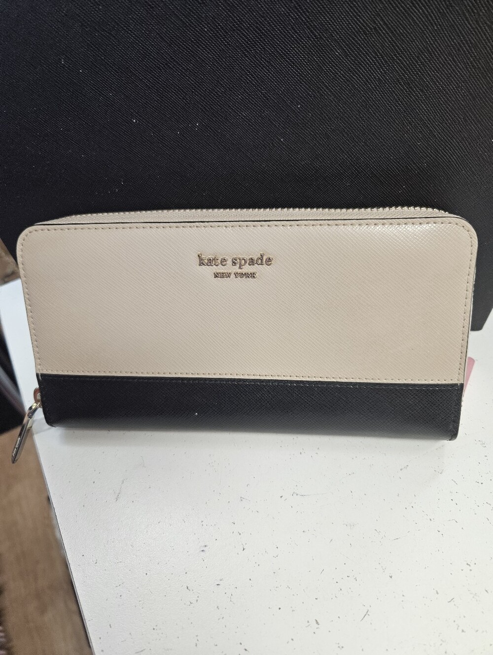 kate spade Two-Tone Zip Around Wallet - Cream and Black